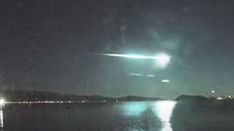 VIDEO: El cielo de Nueva Zelanda se ilumina tras el paso de una brillante "estrella fugaz"