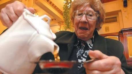 La dama de los tés y las 'almendras negras': la asesina serial que se burló hasta de su condena