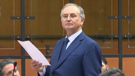 Joyero que mató a ladrones durante un asalto se enfrenta a una multa millonaria para sus familias