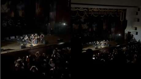 VIDEO: Estrella del rock ruso continúa su concierto pese al ataque ucraniano y apagón