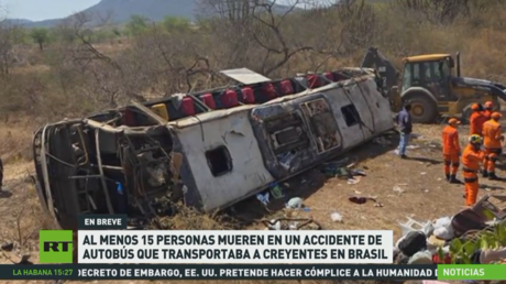 Volcadura de autobús con peregrinos a bordo deja 15 muertos en Brasil
