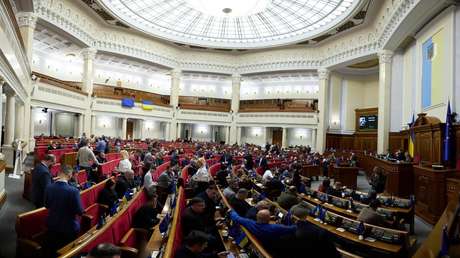 Ucrania busca reducir a 14 años la edad para contraer matrimonio