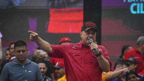 Diosdado Cabello: "Venezuela está de pie: jamás estaremos arrodillados"