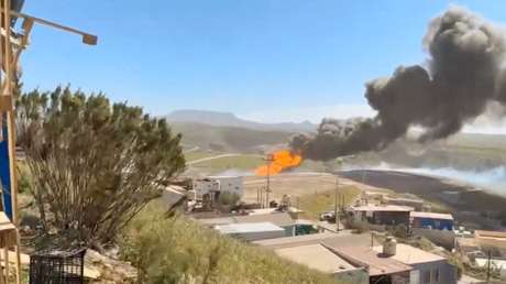 VIDEO: Fuerte incendio en ducto de Petróleos Mexicanos