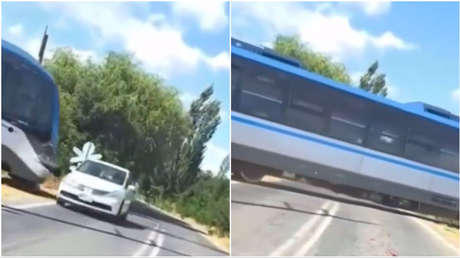 VIDEO: Vehículo casi es arrollado por un tren en su recorrido inaugural