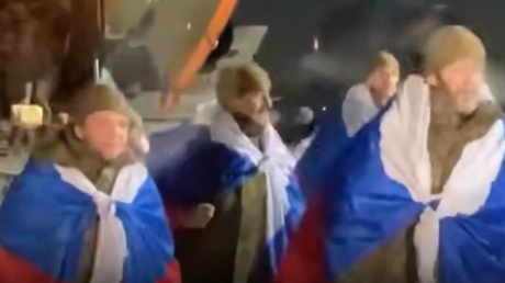 VIDEO: Vuelven a Rusia 157 soldados liberados en el intercambio de prisioneros de guerra con Ucrania