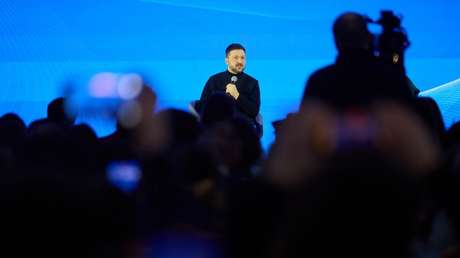 Zelenski asegura que hay luz en Ucrania porque no se la pasa publicando en redes sociales