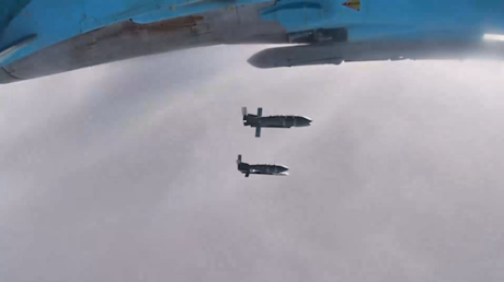 VIDEO: Avión supersónico ruso Su-34 aplasta posiciones ucranianas con bombas guiadas