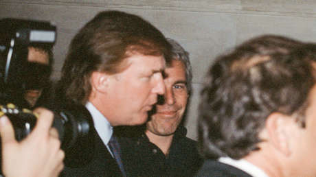 Revelan que Trump habló por teléfono con exjefe de Policía sobre Epstein