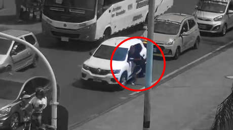VIDEO: Cometen un robo en plena vía pública y se llevan una inesperada 'sorpresa'