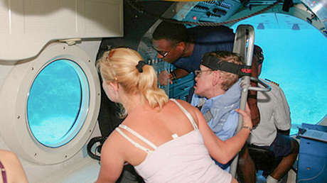 "Le até la cabeza con cinta adhesiva": Epstein sobre su paseo en submarino con Stephen Hawking