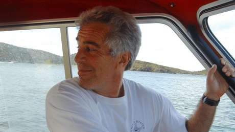 "Cara de bebé": sale a la luz un correo de Epstein sobre la rinoplastia de una chica