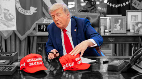 FOTO, VIDEO: La gorra de Trump 'se cuela' en la Conferencia de Seguridad de Múnich