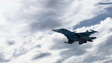 VIDEO: El impacto quirúrgico de un cazabombardero ruso Su-34 contra posiciones ucranianas