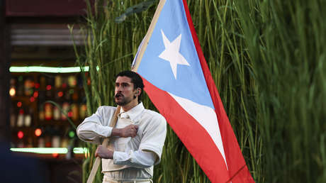 Puerto Rico reconoce la "aportación excepcional" al español de  Bad Bunny en medio de la furia republicana