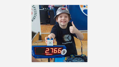 VIDEO: Un niño de 9 años bate el récord mundial de cubo de Rubik en un torneo