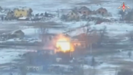 VIDEO: Cañones autopropulsados rusos no dan tregua a posiciones enemigas