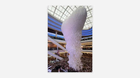 Moscú se llena de amor con 100.000 globos en forma de corazón (VIDEO)