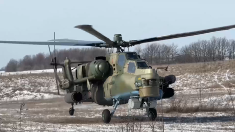 Golpe desde el aire: un Mi-28 ruso ataca un punto de apoyo ucraniano (VIDEO)