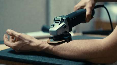 Ucraniano intenta cortarse el brazo para evitar ser enviado al frente