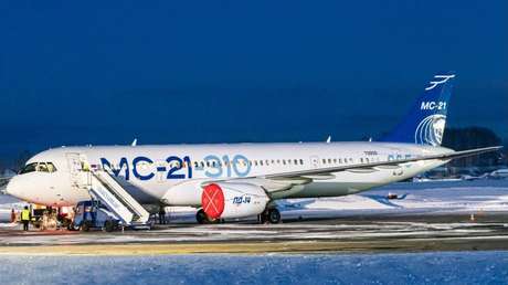 FOTOS: Avión 'Made in Russia' completa con éxito un vuelo de entrenamiento