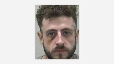 Condenan a un hombre por tatuar permanentemente a tres niños y asegurarles que eran temporales