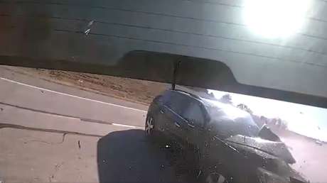 VIDEO: Vehículo se estrella a toda velocidad contra una patrulla estacionada