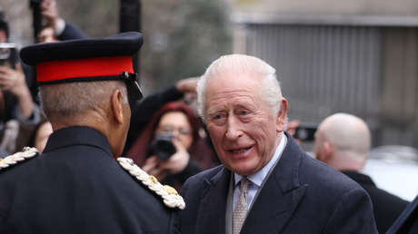 VIDEO: Gritos y abucheos a Carlos III en su primera aparición pública tras el arresto de su hermano Andrés