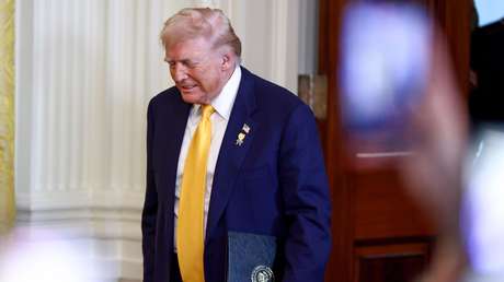 Trump: Obama reveló "información clasificada" al decir que los alienígenas son reales