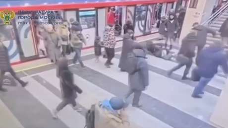 VIDEO: Pasajeros frustran un intento de robo en el metro de Moscú