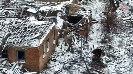 VIDEO DEL MOMENTO en el que soldados ucranianos se rinden sin ofrecer resistencia