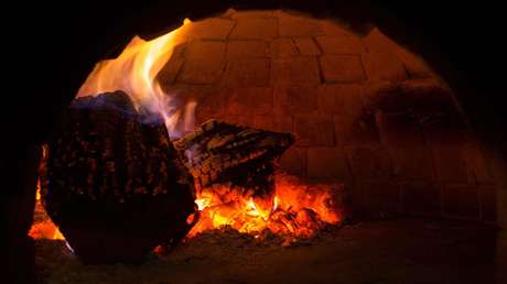 Mujer acusada de brujería es quemada viva junto con su bebé