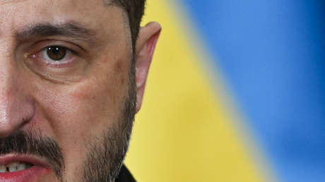 "Un monstruo con pupilas giratorias que maldice, insulta y dice disparates": Zajárova expone la "desintegración" de Zelenski