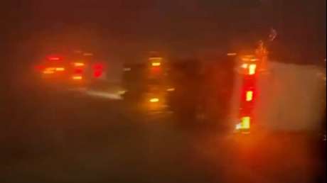 VIDEO: Una tormenta con ráfagas de viento provoca el vuelco de nueve camiones en la ruta