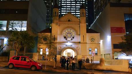 VIDEO DEL MOMENTO en que un coche se estrella adrede contra una sinagoga
