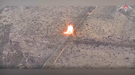 Aniquilación precisa: artillería rusa destruye blindados enemigos (VIDEO)