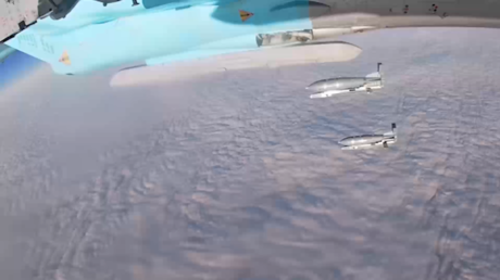 VIDEO: El 'patito' aéreo ruso destroza sin piedad un almacén con municiones y drones ucranianos