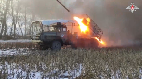 VIDEO: Lluvia de fuego del 'Granizo' ruso arrasa las posiciones de la infantería ucraniana