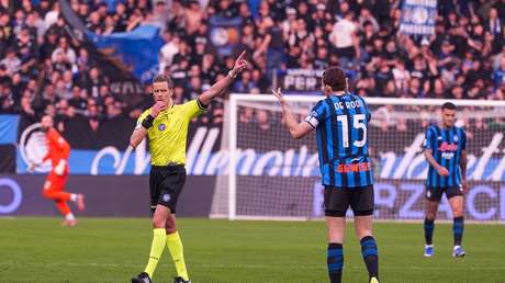 "Vete o te apuñalo": Insulta a árbitro durante partido de futbol y sorprende la reacción de su esposa