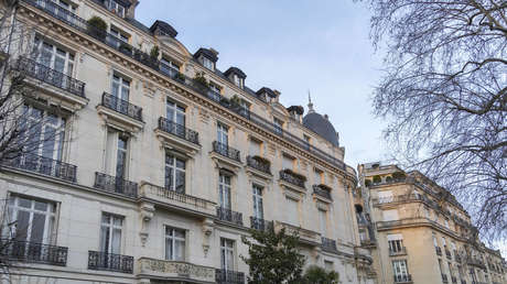 Paredes rojas y animales disecados: revelan fotos del apartamento de Epstein en París