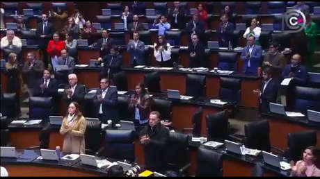 VIDEO: Senado mexicano dedica minuto de aplausos a agentes fallecidos en operativo del 'Mencho'
