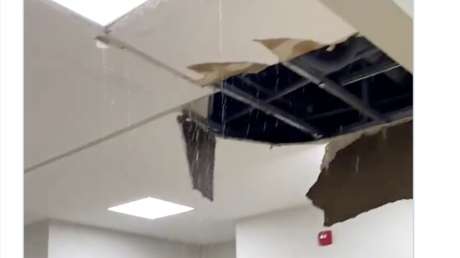 VIDEO: Techo de hospital sucumbe tras fuertes lluvias en Perú