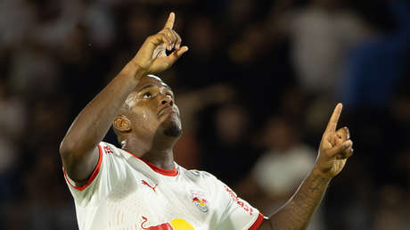 Le reducen el sueldo a la mitad a un futbolista por frases sexistas