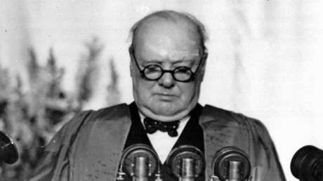 ¿Cómo reaccionó Stalin al discurso de Churchill que dio el puntapié simbólico inicial a la Guerra Fría?