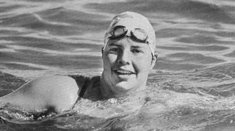 "El mundo cambió después de eso": la nadadora de EE.UU. que cruzó las aguas heladas de la Guerra Fría para 'tomar té' con los rusos