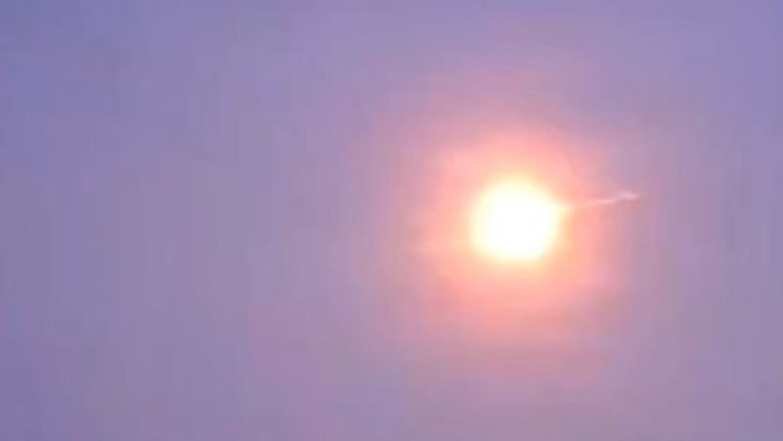 Meteorito ilumina el cielo y provoca daños en casas en Alemania