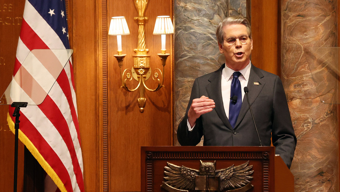 EE.UU. considera levantar las sanciones al petróleo iraní varado