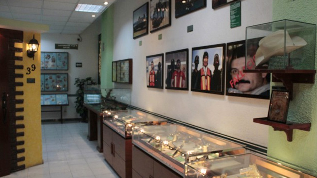 La colección 'secreta' de excentricidades del narco mexicano: la Colt del 'Chapo' y objetos religiosos