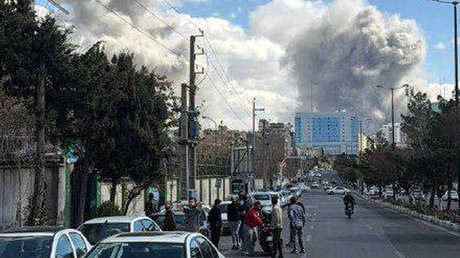 Se registran explosiones en la capital iraní