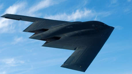 Fox: Los sigilosos B-2 de EE.UU. lanzan "docenas de bombas" sobre sitios de misiles de Irán